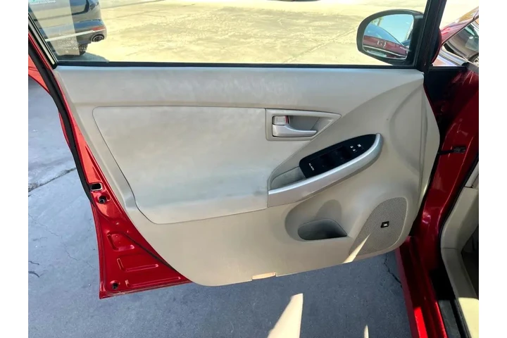 2011 Prius Prius I image 10