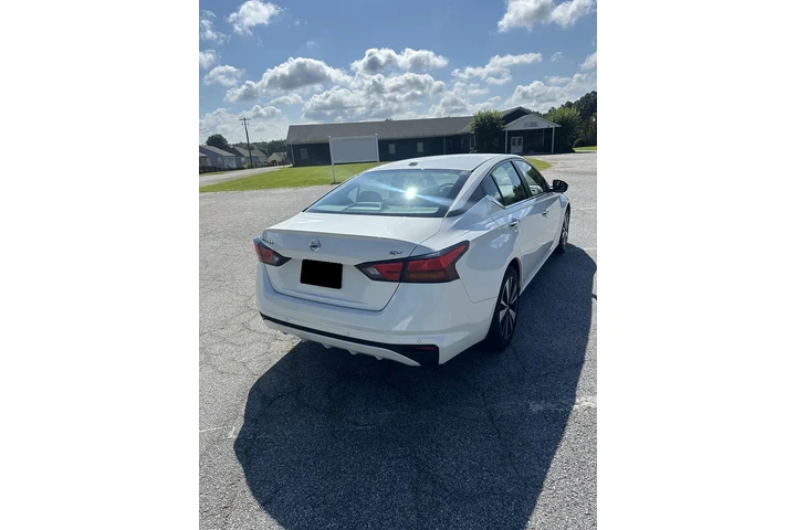 $9900 : 2022 Altima SV image 3