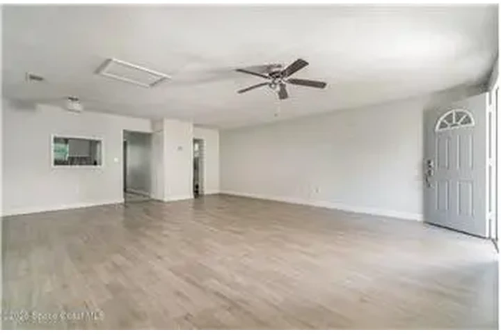 $1050 : Rental property with 2 bedro image 5