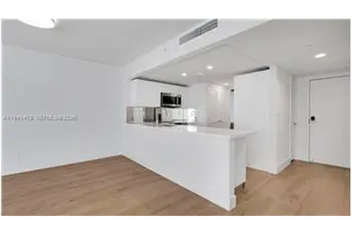 $4185 : Rental property with 1 bedro image 9