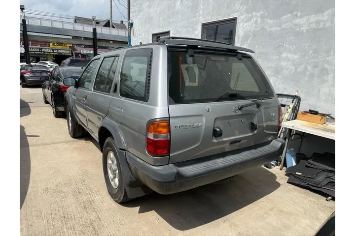 $3995 : 1998 Pathfinder XE 4WD image 3