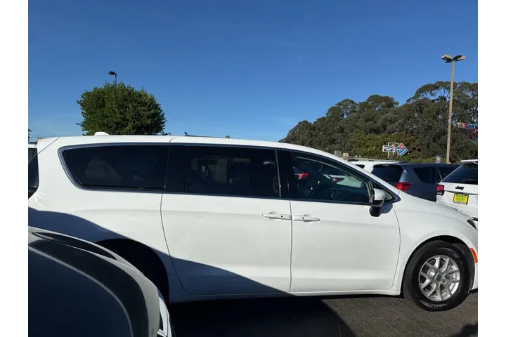 $13999 : 2017 Pacifica Touring image 7