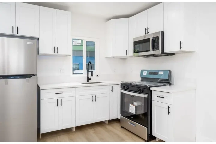 $1200 : ¡Acogedor Apartamento! image 3