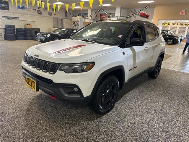 $29995 : 2023 Compass Trailhawk image 3