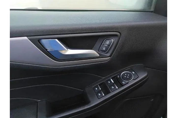 $18063 : Ford Escape 2021 AWD SE 4dr image 7