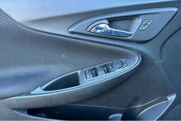 $13813 : Chevrolet Malibu 2022 LT 4dr image 10