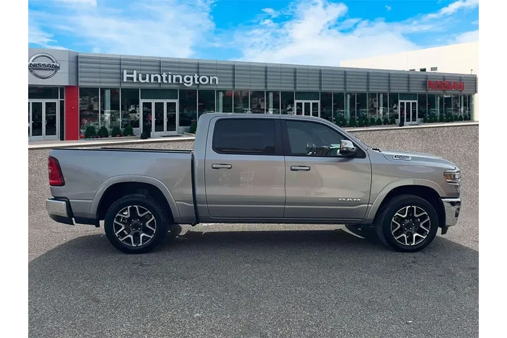 $38456 : Ram 1500 2025 4x4 Laramie 4d image 9