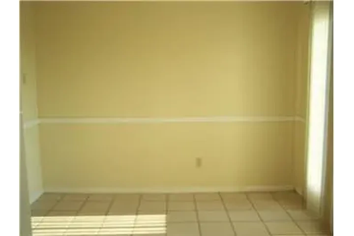 $850 : Rental property with 2 bedro image 7