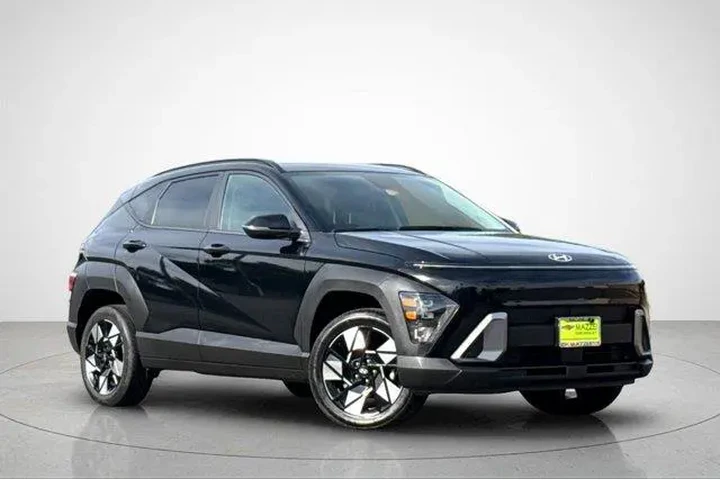 $17435 : Hyundai KONA 2024 AWD SEL 4d image 2
