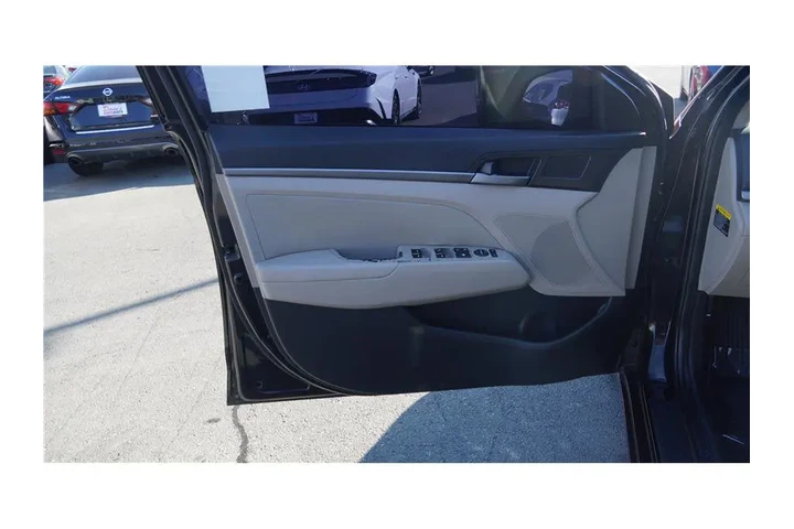 $13984 : 2018 Elantra SEL image 10