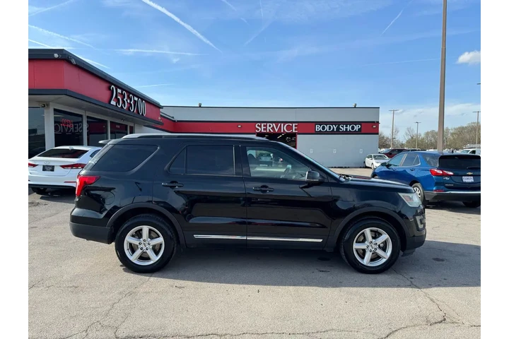 $8980 : 2016 Explorer 4WD 4dr XLT image 1