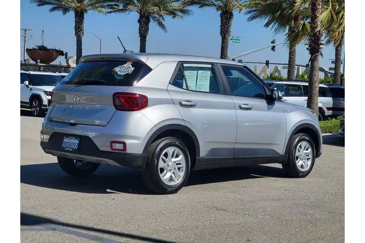 $19859 : Hyundai VENUE 2026 SE 4dr Cr image 2