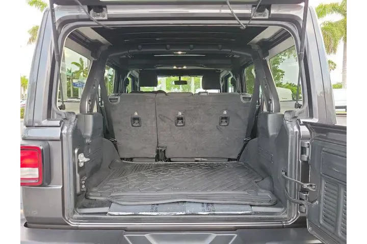 $28990 : Jeep Wrangler Unlimited 2021 image 8