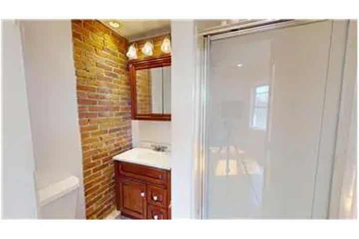 $6000 : Rental property with 6 bedro image 6