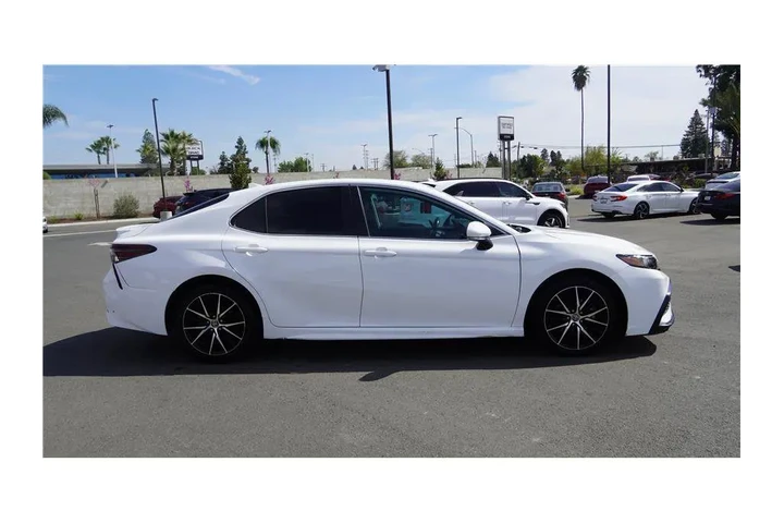 $27984 : 2022 Camry SE Sedan 4D image 5