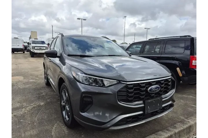 $21591 : Ford Escape 2024 ST-Line 4dr image 2