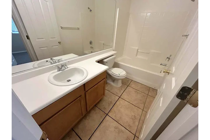 $1050 : Home for rent image 9