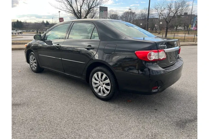 $8900 : 2013 Corolla LE image 8