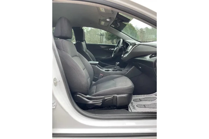 $6999 : 2017 Malibu LS image 10