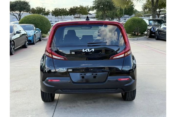 $17990 : 2022 Soul LX image 6