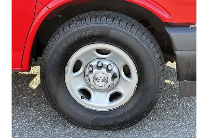 $22886 : Chevrolet Express 2019 LS 35 image 7