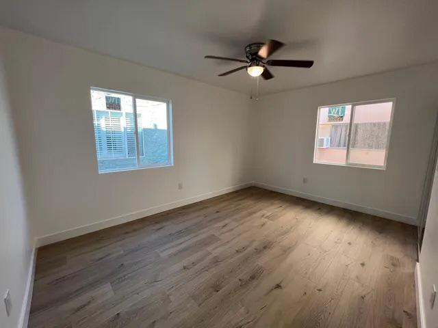 $1600 : East LA 🏠 image 6