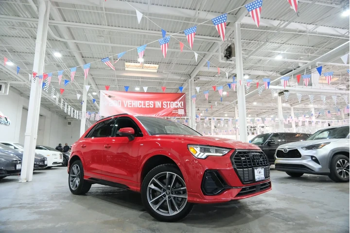 $29575 : 2022 Q3 45 S line Premium Plus image 2