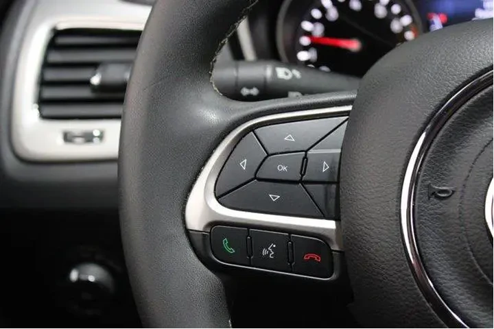 $19915 : Jeep Compass 2021 80th Anniv image 9