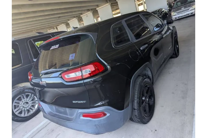 $9990 : 2015 Cherokee Sport image 6