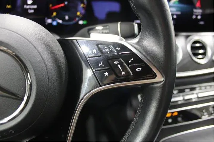 $39921 : Mercedes-Benz E-Class 2022 E image 10