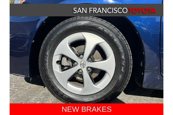 $11788 : 2014 Prius Two image 9