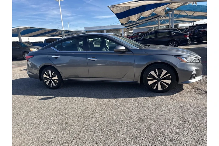 $18651 : Nissan Altima 2021 2.5 SV 4d image 4