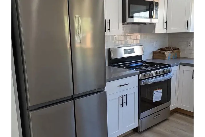 $2500 : Charming home in La image 2