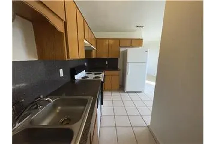 $950 : Rental property with 3 bedro image 10