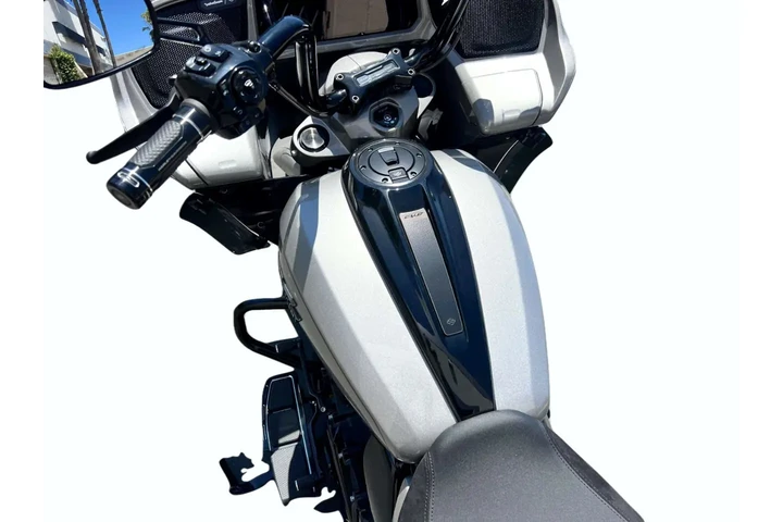 $35999 : 2023 Harley-Davidson CVO Road image 9