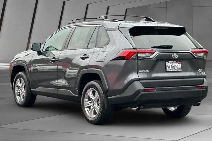 $30900 : Toyota RAV4 2024 AWD XLE 4dr image 10