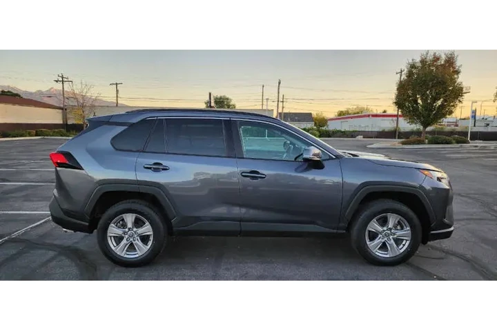 $26200 : 2022 RAV4 XLE image 10