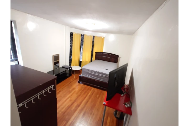 $300 : Rooms For Rent NY.137 image 5