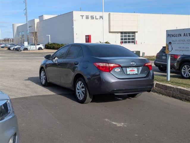 $10900 : 2018 Corolla LE image 4