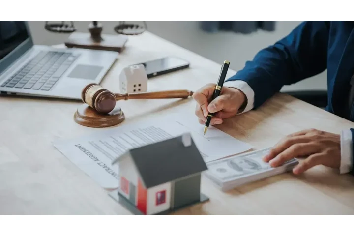 divorce and property lawyer image 1