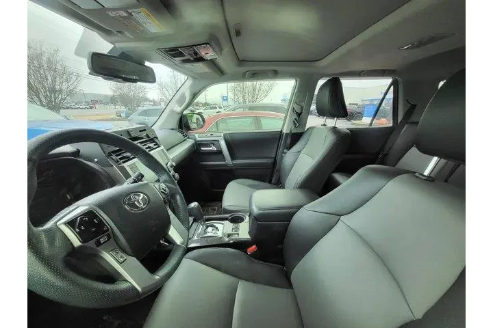 $39832 : Toyota 4Runner 2022 4x4 SR5 image 10