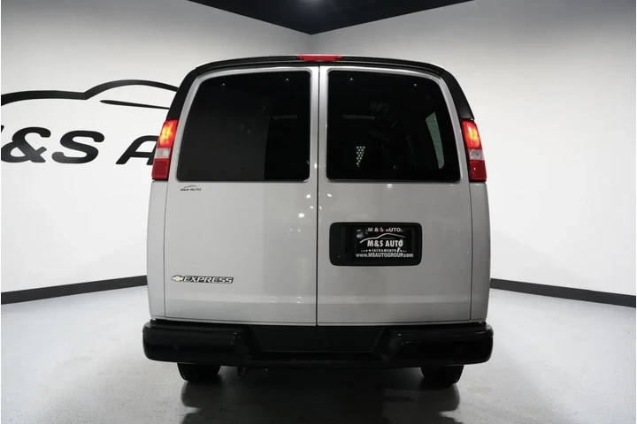 $21325 : 2024 Express Cargo Van image 10