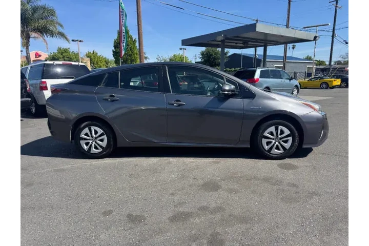 $10998 : 2018 Prius Two Eco image 9