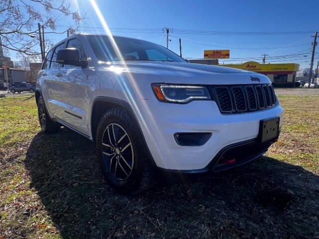 2017 Grand Cherokee image 3