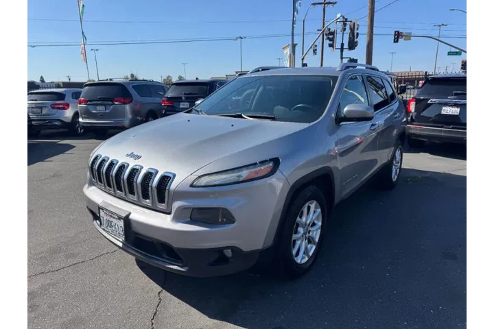$7998 : 2015 Cherokee Latitude image 5