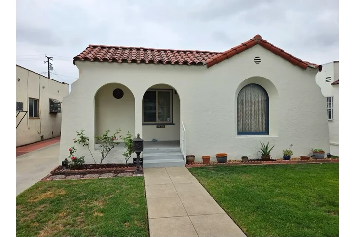 $1950 : 2 bedroom house in South LA image 1