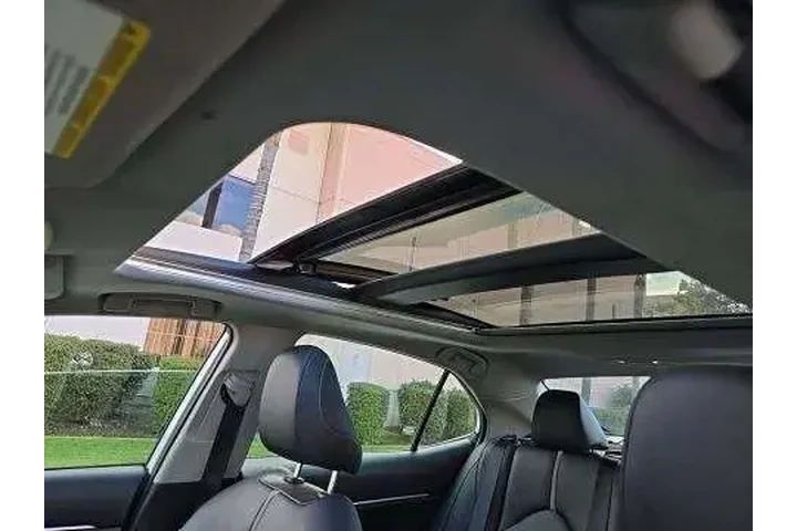 $26950 : Toyota Camry 2019 XLE V6 4dr image 7