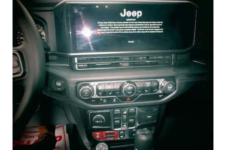 Jeep Wrangler 2025 4x4 Rubic image 5