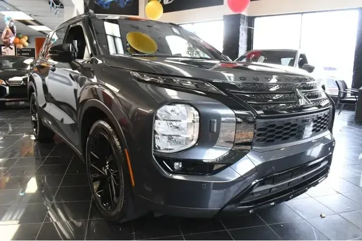 $29995 : Mitsubishi Outlander 2024 AW image 3