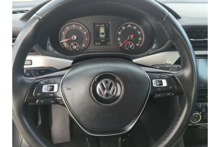 Volkswagen Passat 2021 SE 4d image 9